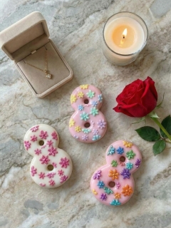 Силиконовый молд - Цифра 8 с цветами, 10х7см